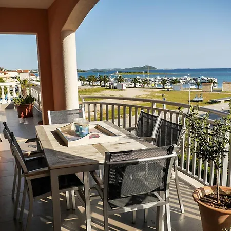 شقة Lena باكوشتاني