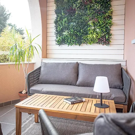 Lena Apartament *