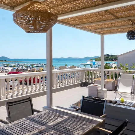 Apartament Lena