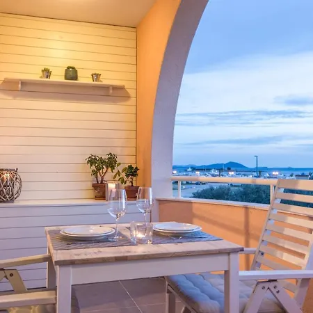 Lena Apartament
