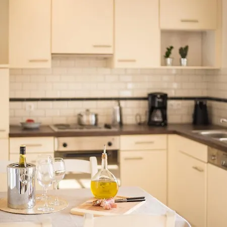 Lena Apartament