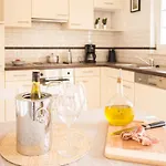 Lena Apartman Pakostane