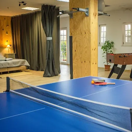 Lena פאקוסטאן