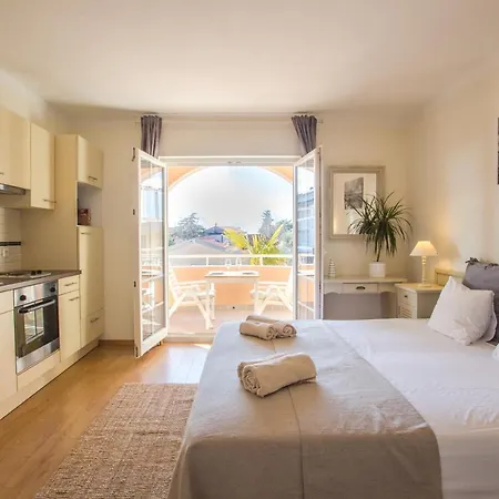 Lena * פאקוסטאן