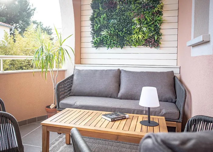 Lena Апартаменты *